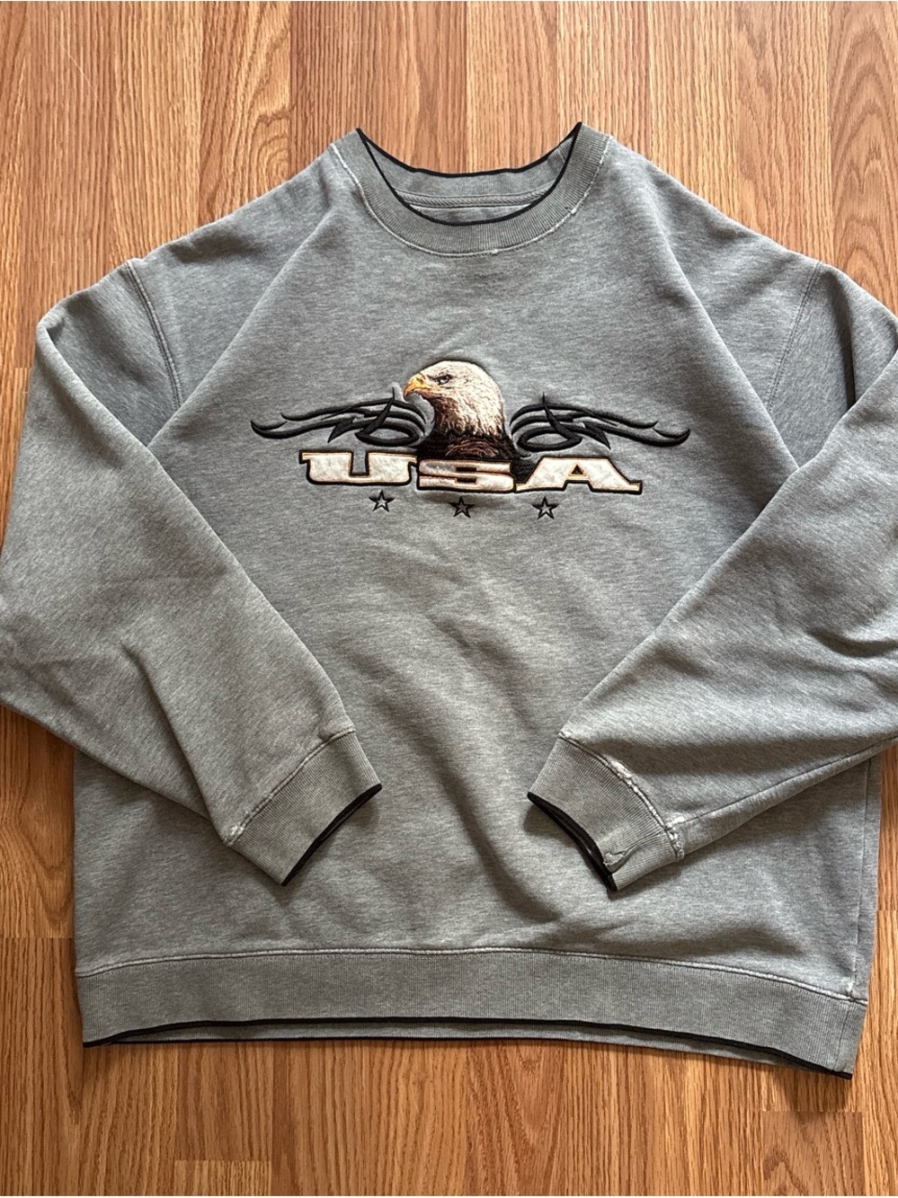 Vintage Gray Crewneck Sweatshirt with USA Eagle Graphic